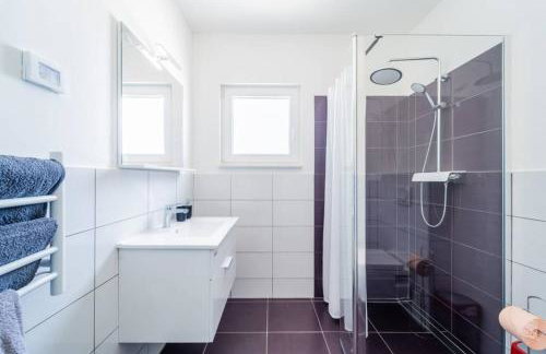 Villa Pavicini - with heated pool - Photo 22