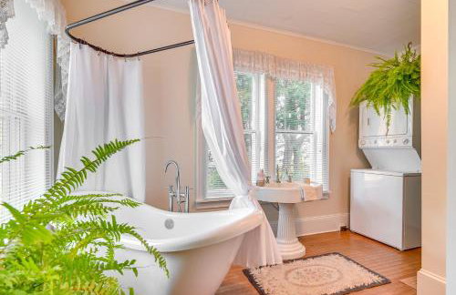 6 Mi to Lake George Adirondack Home with Game Room - Foto 32