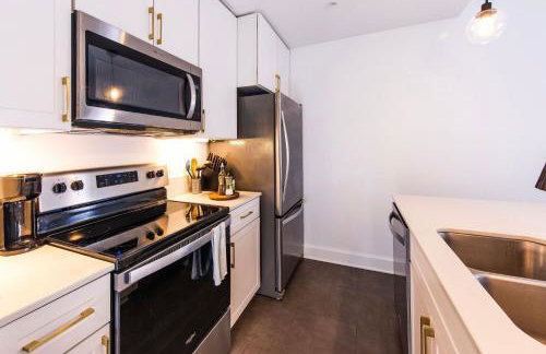 Luxury Downtown Apt with Parking, Gym, and Lap Pool - Foto 9