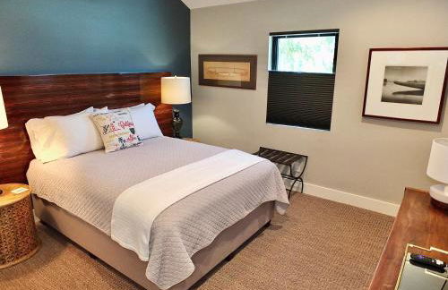 Naples Luxury Retreat - 3 BDR Stay for 6 w Rooftop Patio - Photo 23