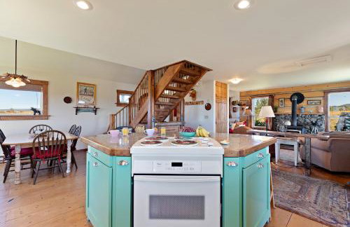 Lindas Perch by KABINO On Bank of Henrys Fork Mtn Views Fishing 6 acres Snake River WIFI - Foto 15