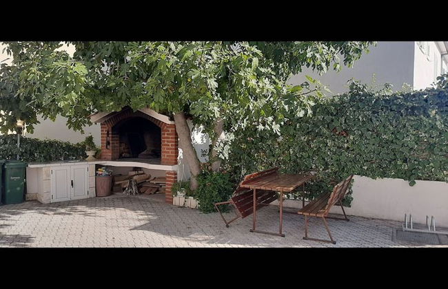 Apartment 6, First Floor - Photo 1