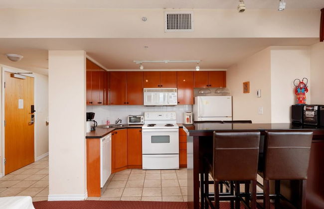 Airport Beautiful View 1 BDR Penthouse - Photo 5