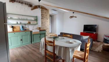 Gite La Roseiras en Ardèche du sud - Photo 2, stove