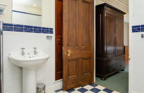 Watermouth Castle, Clock Tower Apartment - Foto 28