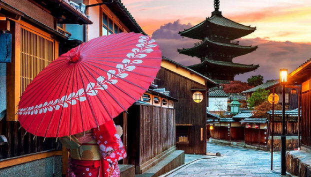 Los escenarios únicos de Gion al caer la noche