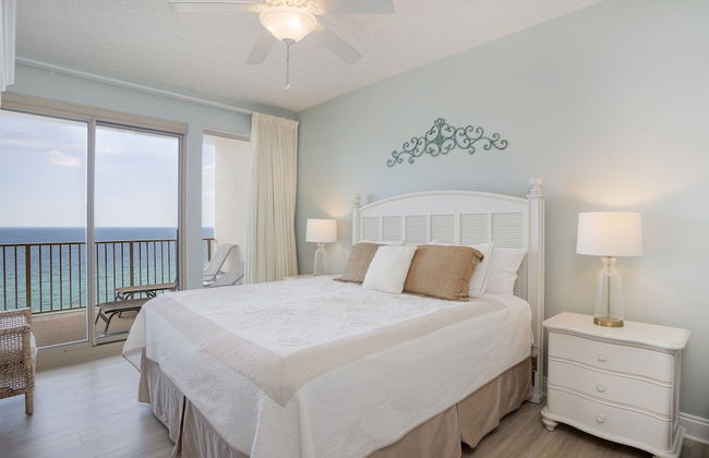 Wondrous Oceanfront Condo with Free Poolside WiFi - Unit 1105 by RedAwning - Foto 5