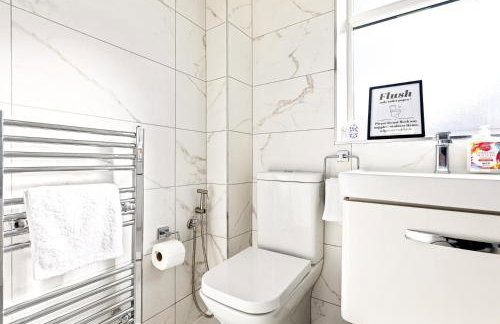 Spacious 4 Bed House in Exhall, Sleeps 7 - Foto 23