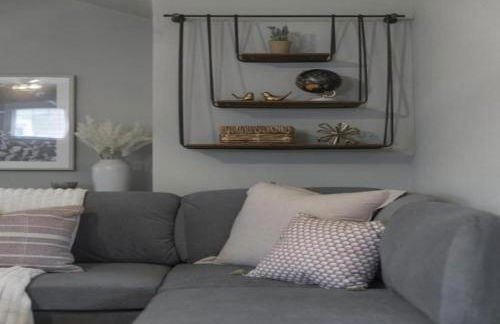 Newly Renovated and Designed Near Downtown - Foto 33