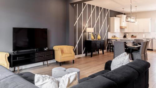 STAR Retreat Townhome with Garage 3 miles to Downtown - Foto 4