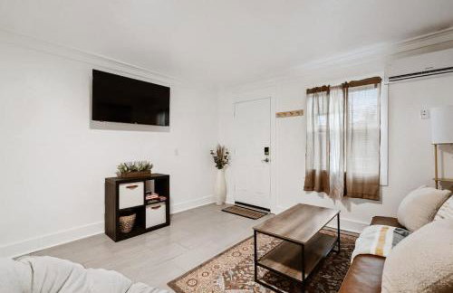 Pensacola Pad 1BR 1BA Modern - Foto 16