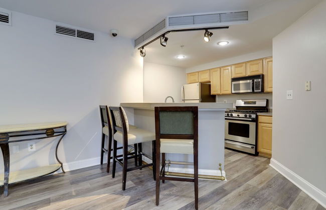 Sophisticated and Beautiful Condo - Foto 27