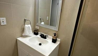 Cozy Centrally-located Condo in Honolulu - 30 day minimum stay - Photo 4