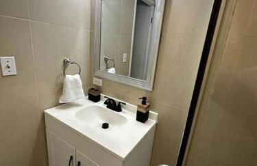 Cozy Centrally-located Condo in Honolulu - 30 day minimum stay - Photo 4