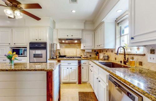 Pool, Hot Tub and Pool Table! Grand Home in Tomball - Foto 15