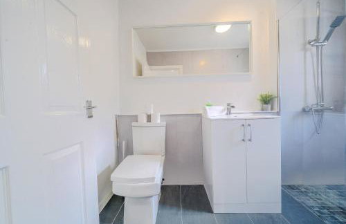 Stunning 2 Bedroom 6 Guest Flat by Anfield Stadium - Photo 8