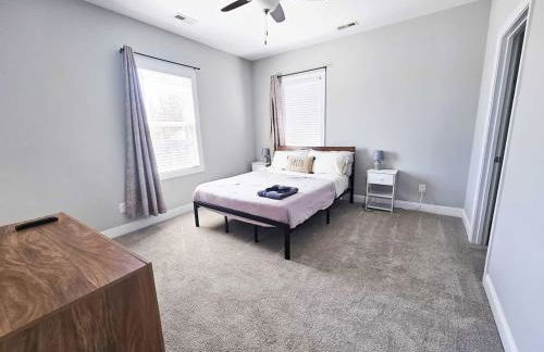 4 Minutes to UNC - 7 Minutes to Carrboro - En-Suite Bathrooms - Foto 18