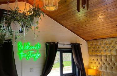 Otter 3 Lodge -Jungle Inspired -Dog Friendly -Private Hot Tub -Warminster-Bath-Salisbury - Foto 36