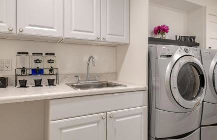 Secluded Estate Optional Guest House, Pond, Playroom, Gym & Theater Sunny Pond by Avantstay - Foto 97