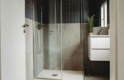 Artist’s corner in central Caldas - Photo 24