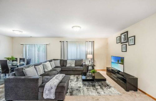 Serene Craftsman Near Boeing Everett - Photo 1