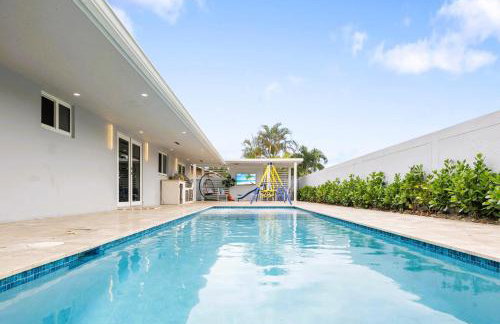 Spectacular Miami- Htd Pool,5 Bdrooms ,MiniGolf, Playground, Baby Items, BBQ - Photo 37