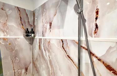 Central Living - renoviert & klimatisiert - Foto 8