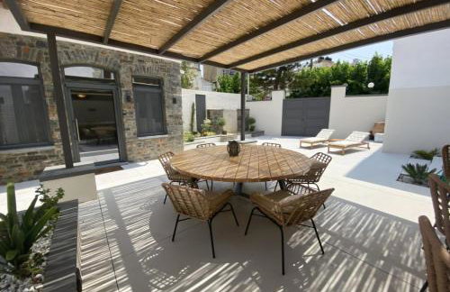 Venetian gem in neapolitan with private courtyard - Photo 5