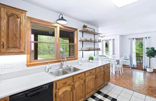 Wooded Retreat with game area and hot tub - Foto 18