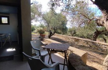 LIOFYTO - Stylish Villa with views to Foinikounda bay downstairs studio - Foto 10