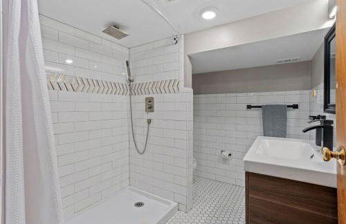 Luxury 8 Bedroom House, Steps to Tropicana, Beach and Boardwalk! - Foto 34