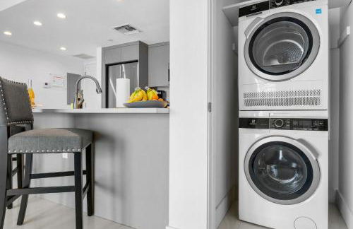 Luxury Condo with Rooftop Pool - 5-Min to Beach - Foto 17