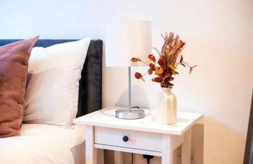 Bright Riverside 2 Bed Haven with Balcony - Modern Comfort in Battersea - Foto 14