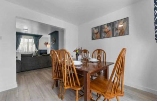 Practical Stays for Serious Workdays - Foto 6