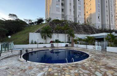 Apartamento moderno, completo e ótima localização - Foto 1