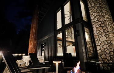 Haven at Cedar Haus Luxury 1BR Escape w Hot Tub EV Charger Gourmet Kitchen Fully Fenced Yard Dogs OK - Foto 70