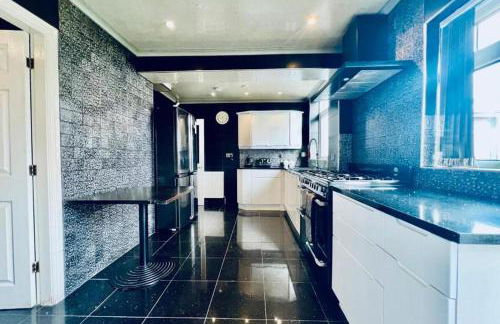 13 Guests - Free Parking - Manchester House - Foto 37