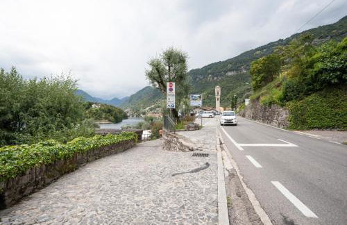 GuestHost - Lake Como Studio with Balcony & Parking! - Foto 5