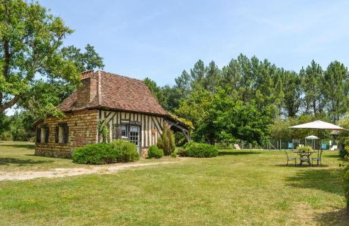 Nice Home In Église-Neuve-D'issac - Foto 1