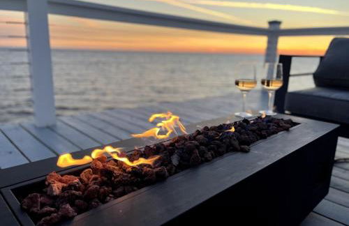 Private Waterfront Beach House with Fire-pit - Foto 43