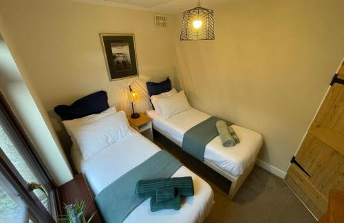 Muddy Paws Cottages - The Nook - Photo 43