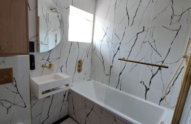 Newly Renovated Flat with Parking space - Foto 35