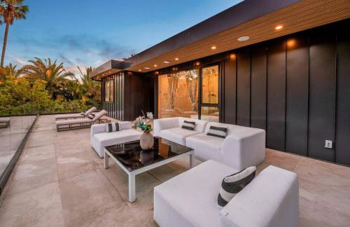 Luxury 6BR Beverly Hills Villa with Pool and Views - Photo 73