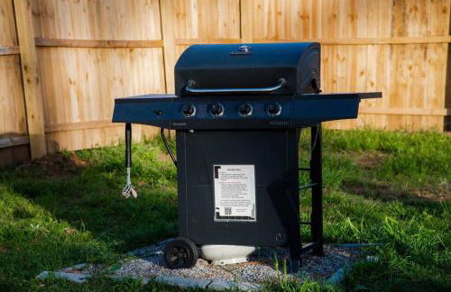 Rustic Chic Alabama Cabin w Loft Fire Pit Pet Friendly Fenced Yard Lake Guntersville - Lucky Lodge - Foto 52