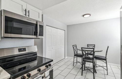 All New! Convenient Location! Sleeps 6 - Foto 20