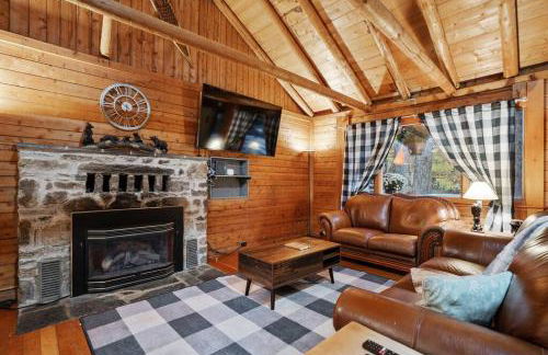 Cozy Bear-Themed Mountain Cabin, Relaxing Hot Tub - Foto 20