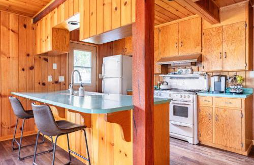 Sequoia Retreat- Spacious Cabin, Hot tub, & Sundeck - Foto 47