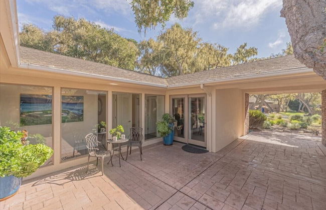 Pebble Beach Barking Seals - 5min Walk to the Beach! - Photo 32