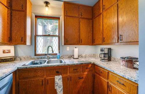 Fire Pits, Views and Yard Luxe Mt Horeb Getaway! - Foto 14