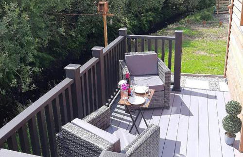 Min yr Afon - Cabin - Sleeps 2 - Hot Tub - Parking - Foto 19